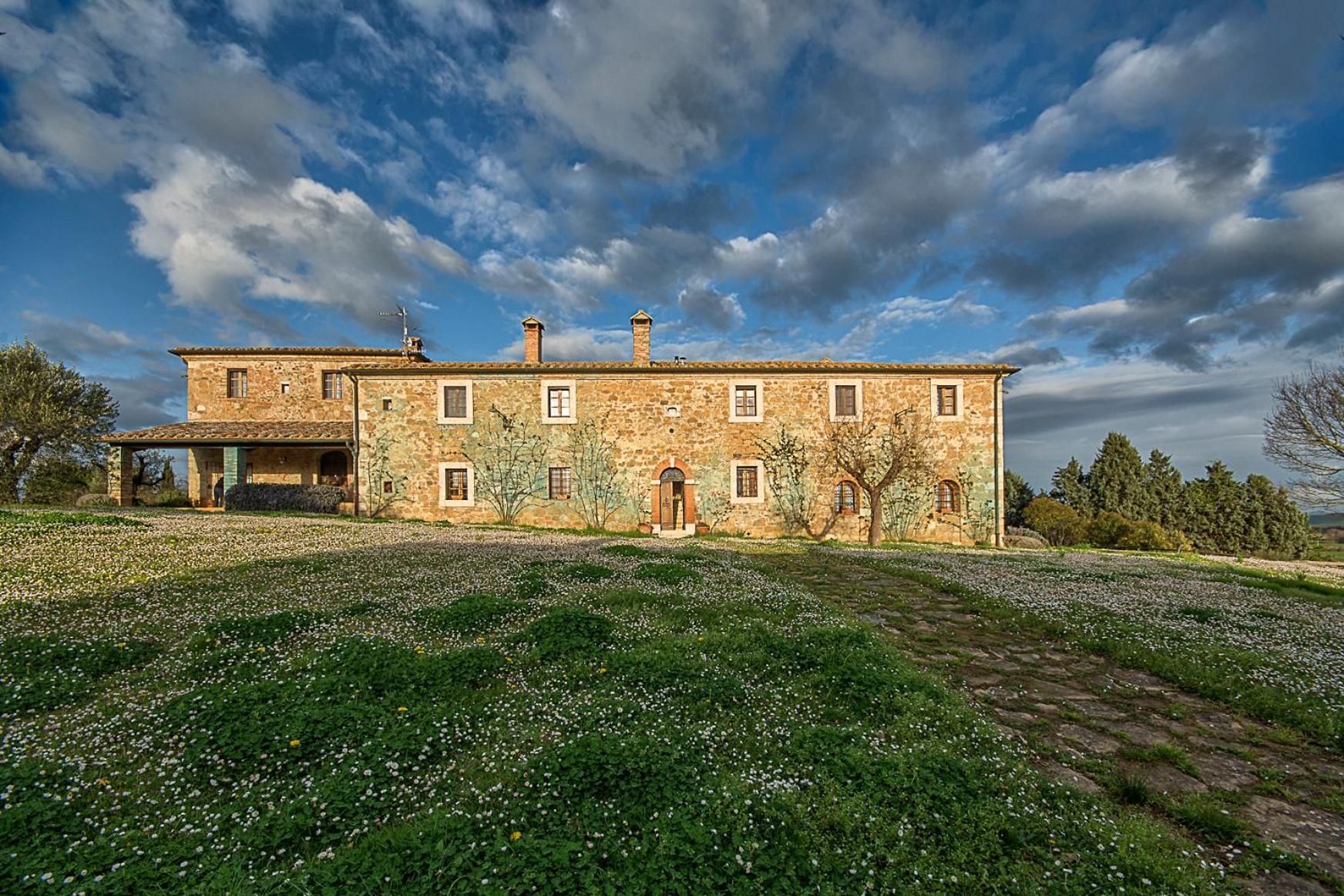 Agriturismo Le Sorbelle D'Orcia Con Piscina ปีเอนซา ภายนอก รูปภาพ