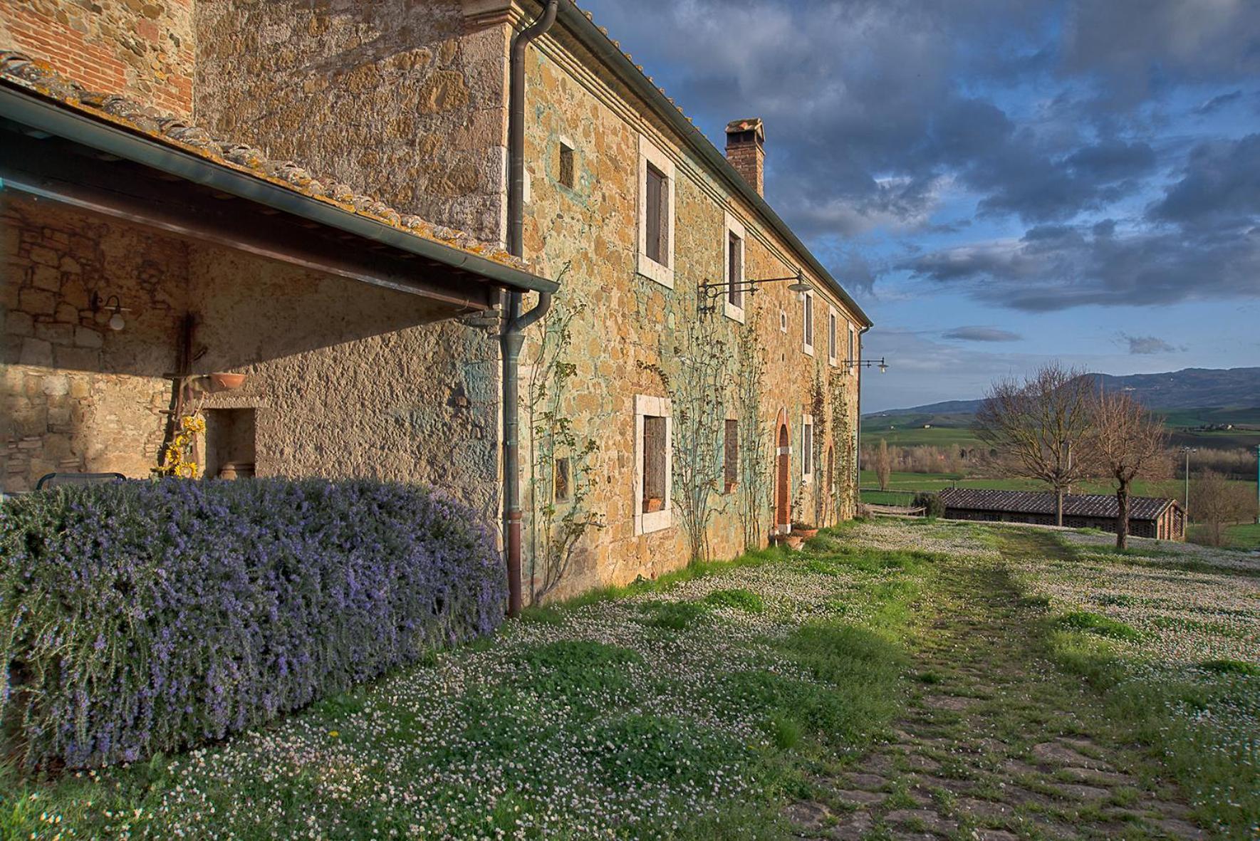 Agriturismo Le Sorbelle D'Orcia Con Piscina ปีเอนซา ภายนอก รูปภาพ