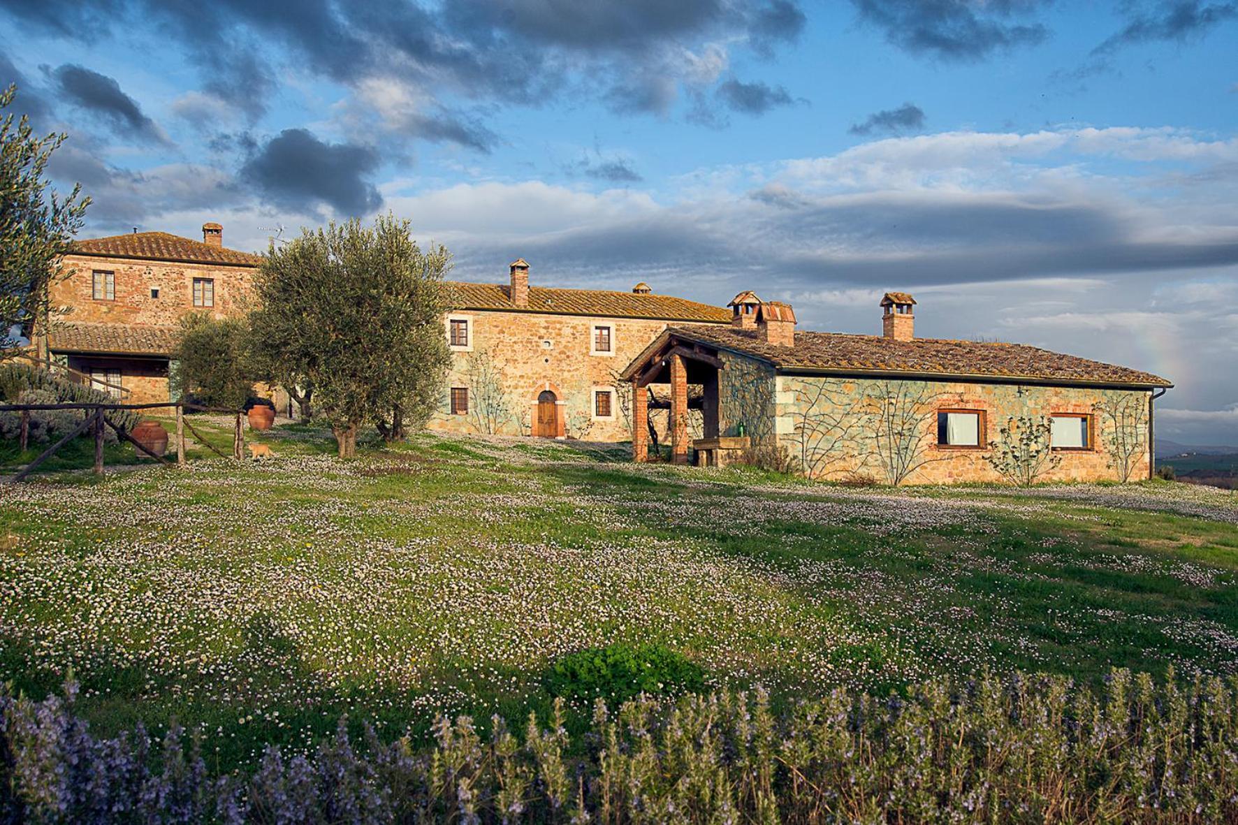 Agriturismo Le Sorbelle D'Orcia Con Piscina ปีเอนซา ภายนอก รูปภาพ