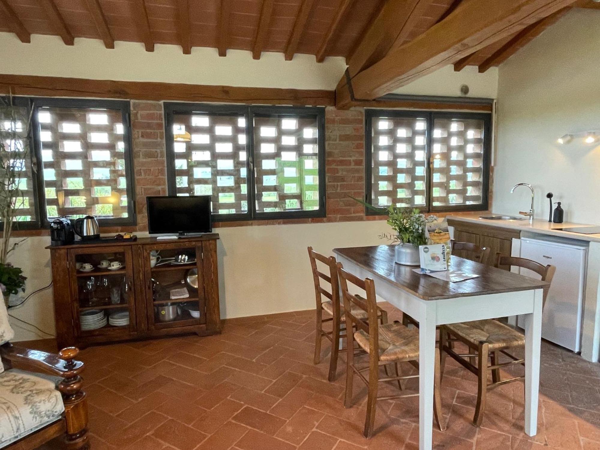 Agriturismo Le Sorbelle D'Orcia Con Piscina ปีเอนซา ภายนอก รูปภาพ