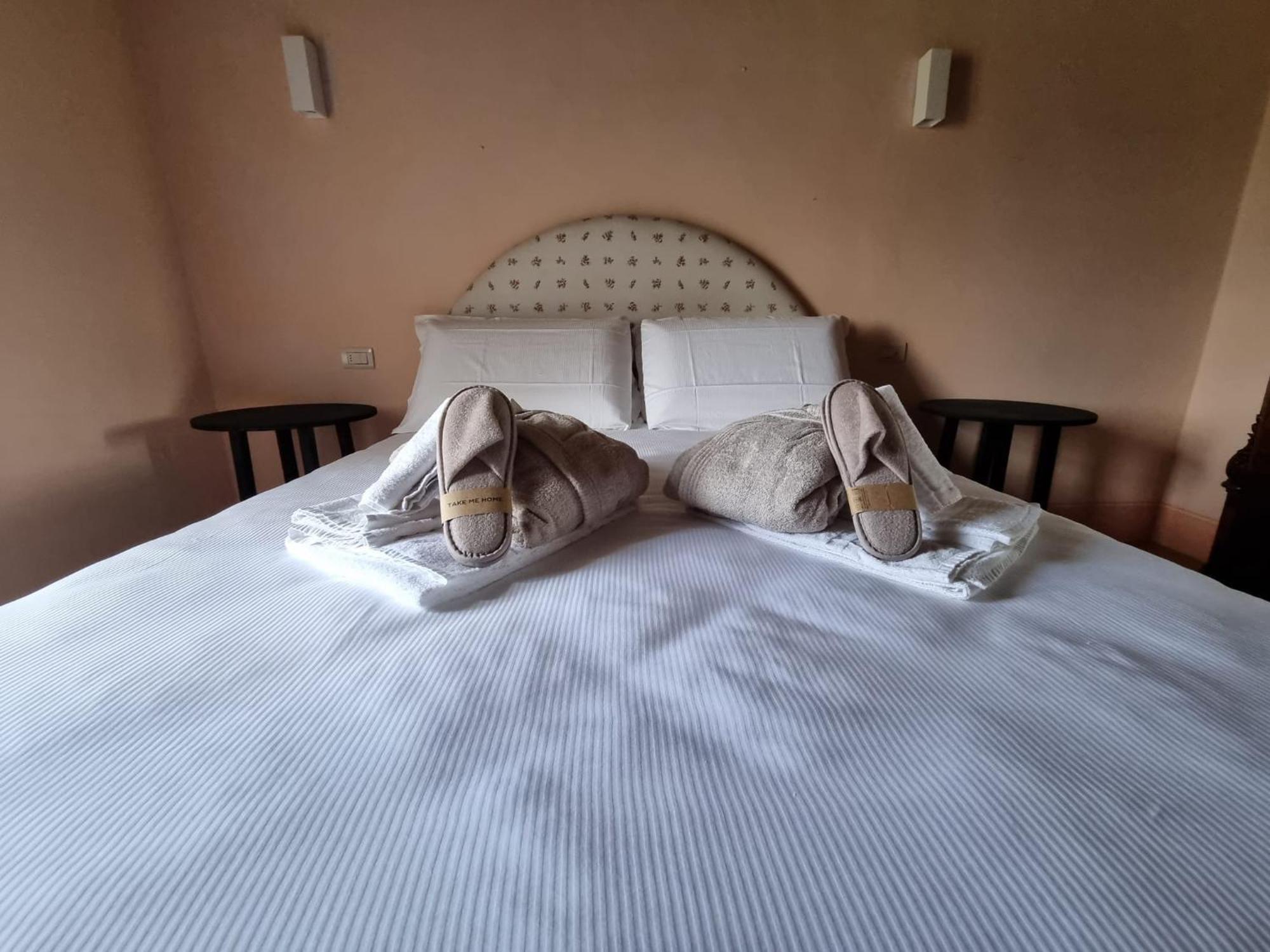 Agriturismo Le Sorbelle D'Orcia Con Piscina ปีเอนซา ภายนอก รูปภาพ